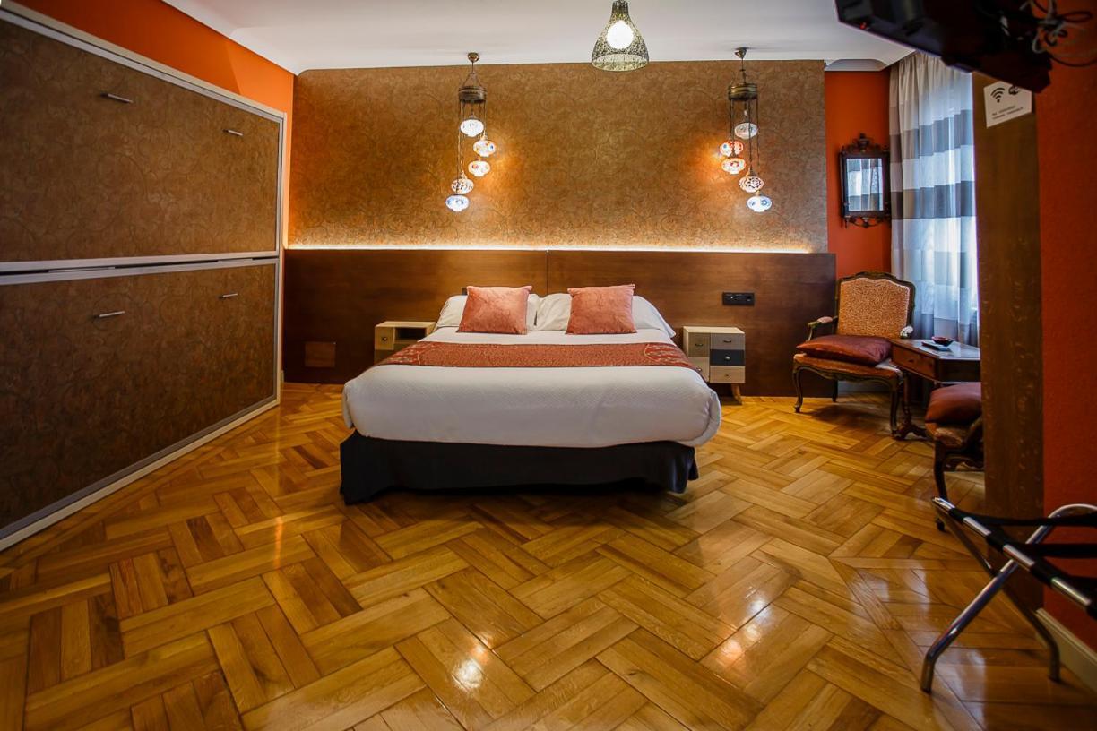 Hostal Rodas Pamplona Eksteriør billede