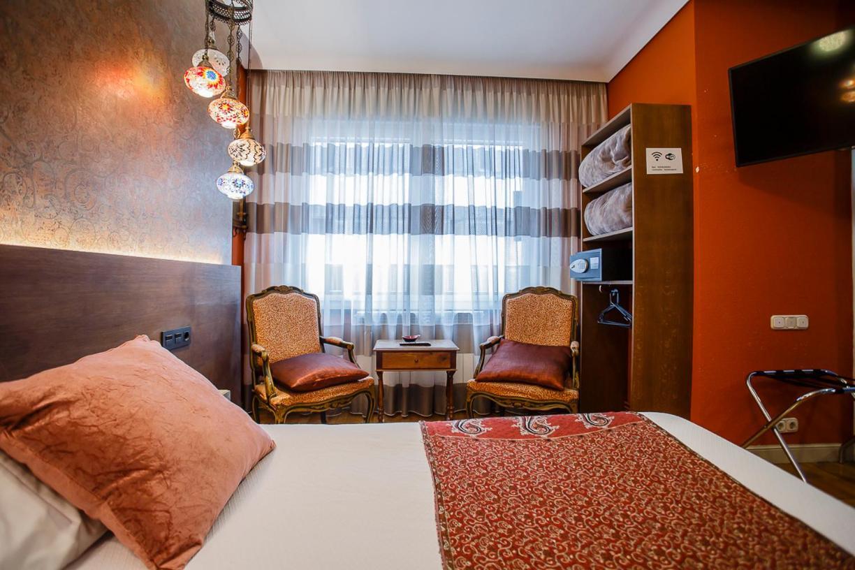 Hostal Rodas Pamplona Eksteriør billede