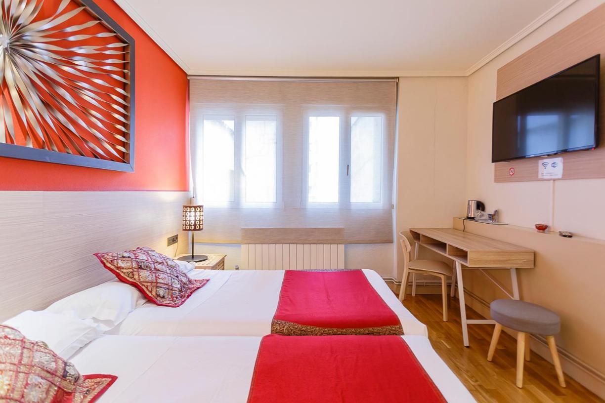 Hostal Rodas Pamplona Eksteriør billede