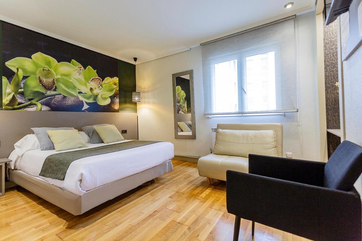 Hostal Rodas Pamplona Eksteriør billede